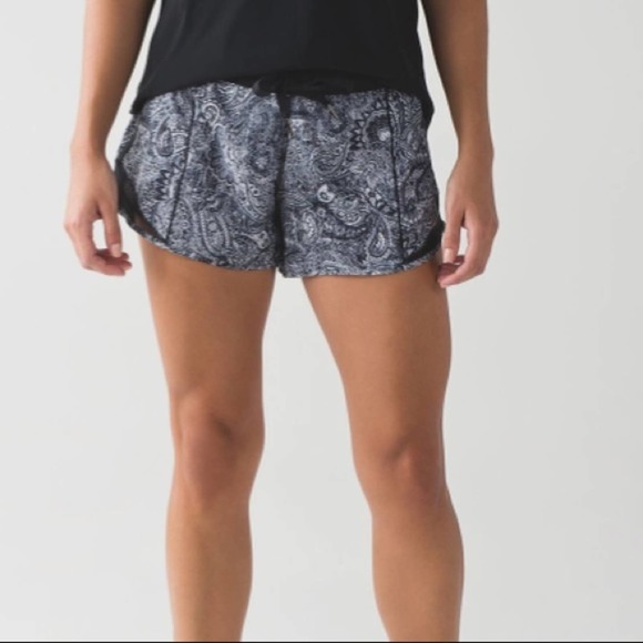 lululemon athletica Pants - Lululemon Hotty Hot Short Mini Antique 4” 4 long